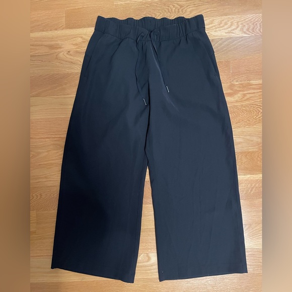 Lululemon Capris - Picture 1 of 1